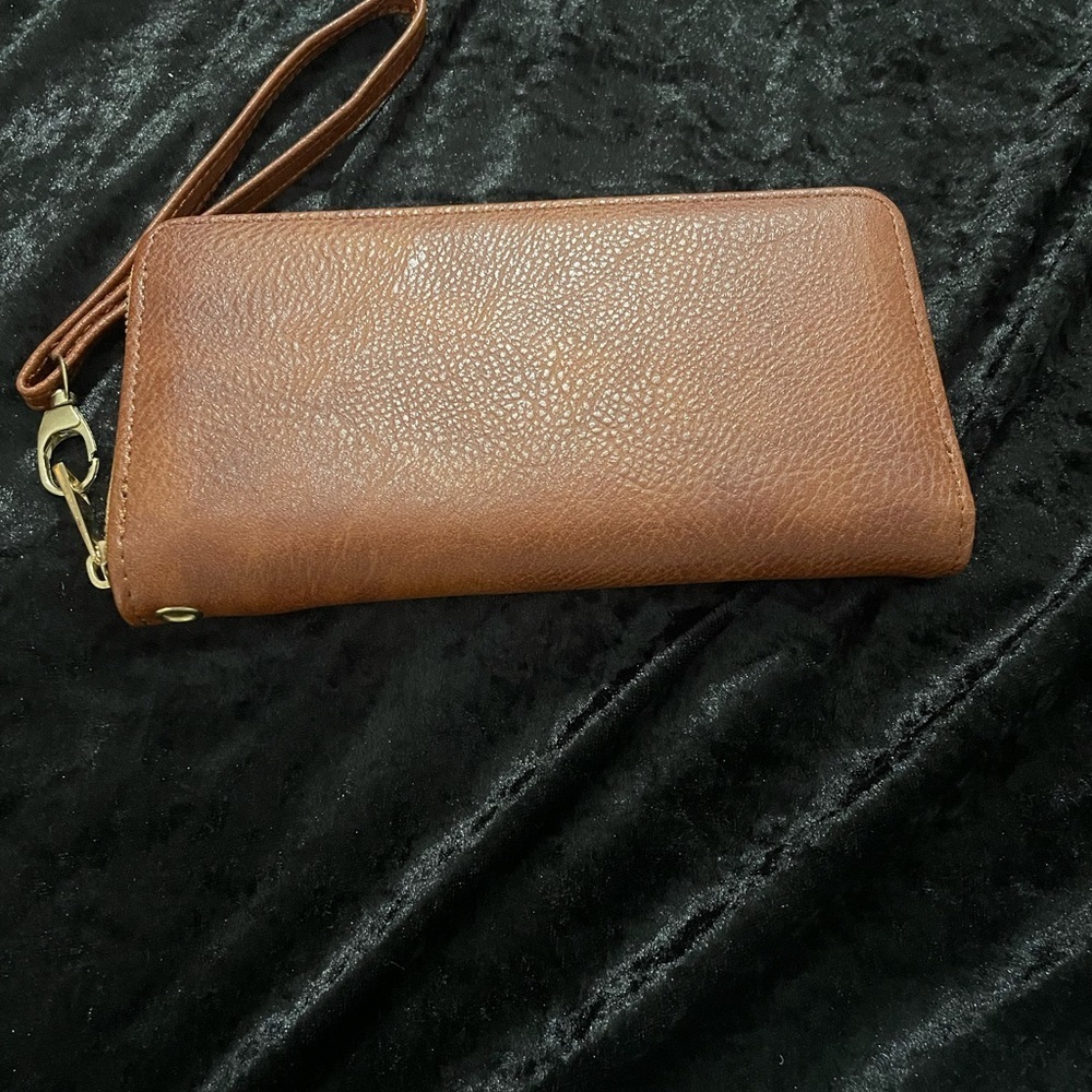 NWOT Brown Faux Leather Zip Around Wristlet Clutch